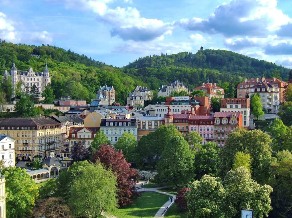 Чехия: 5 главных причин почему немецкие пенсионеры любят отдыхать на чешском курорте Карловы Вары в санатории «Ричмонд»
