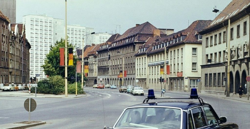 Германия: 3 главные причины почему бывший руководитель Советского Союза дешево продал ГДР