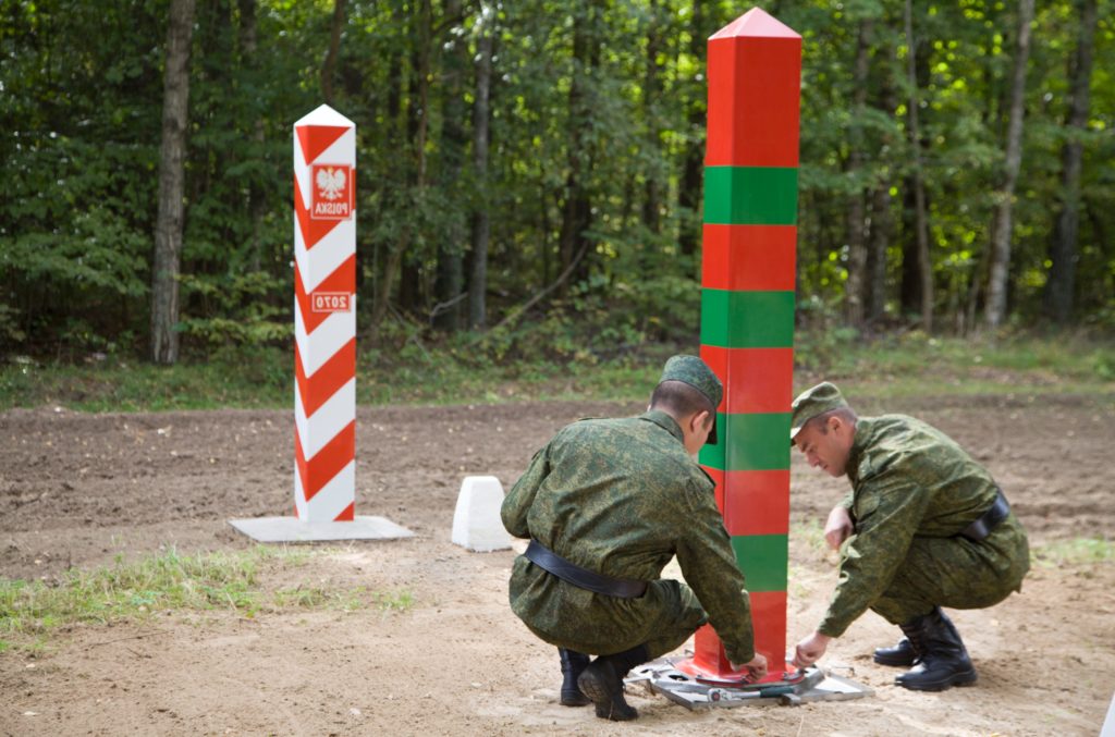 Польша: 3 главные причины почему эта страна строит дополнительный забор на границе с Россией