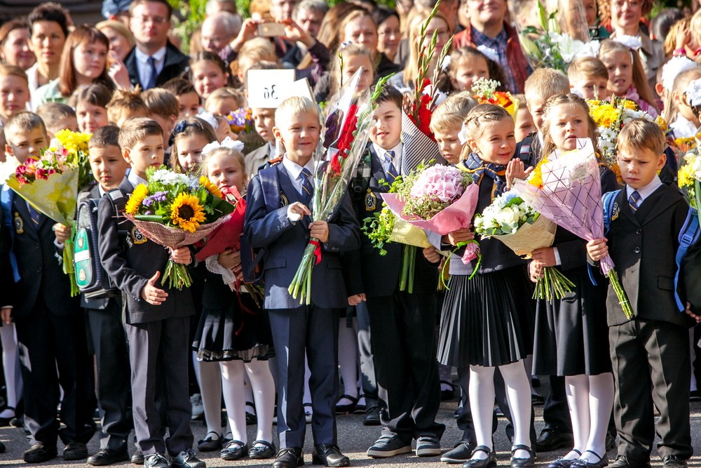 Россия: 3 главные причины почему дети учатся в школах, где организованы 24 первых классов