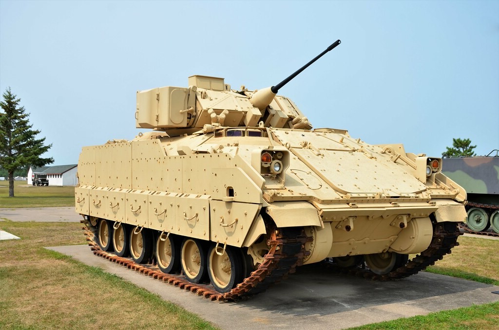 США: 3 главные причины почему американская машина пехоты Bradley хуже российской БМП-3