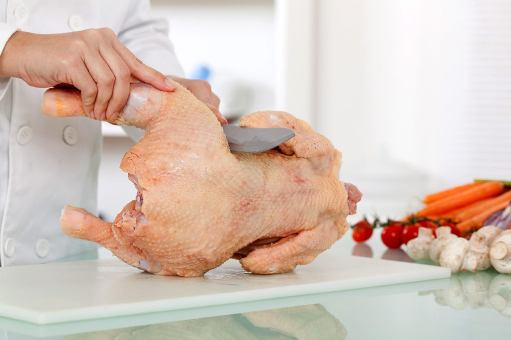 Россия: 3 правильных способа избавить куриное мясо от вредных веществ