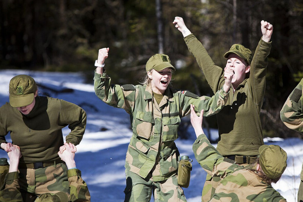 Норвегия: 3 главные причины почему в северной стране дамы обязаны служить в армии