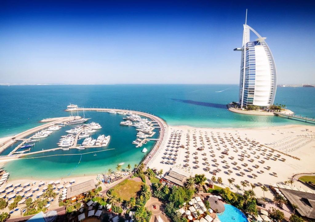 ОАЭ: 3 страны в мире, где местные власти делятся с жителями доходами от нефти и газа